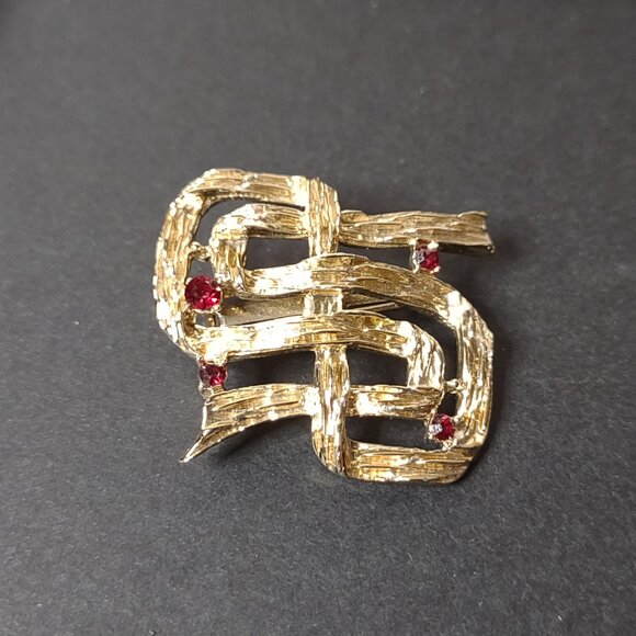 Gold Tone And Red Asymmetrical Brooch - Picture 1 of 6